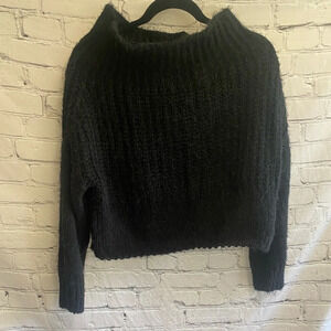 Women’s Miracle USA Black‎ Fall Wide Neck Cropped Fuzzy Knit Sweater Size M/L